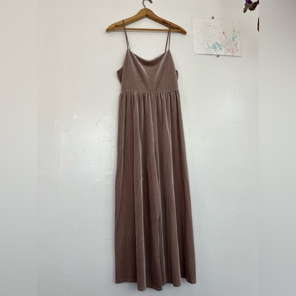 Urban Outfitters | Emmabella Velvet Cropped Wide Leg Jumpsuit - Picture 4 of 6
